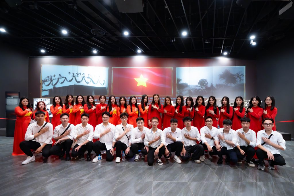 CMG tham quan bảo tàng Lịch sử Quân sự Việt Nam